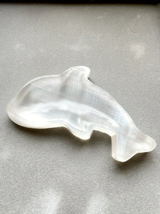 心をやさしく整える光の癒し｜セレナイト イルカプレート Selenite Dolphin Plate
