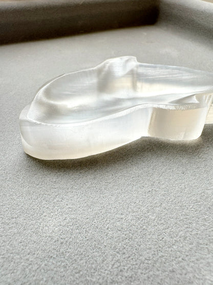 心をやさしく整える光の癒し｜セレナイト イルカプレート Selenite Dolphin Plate