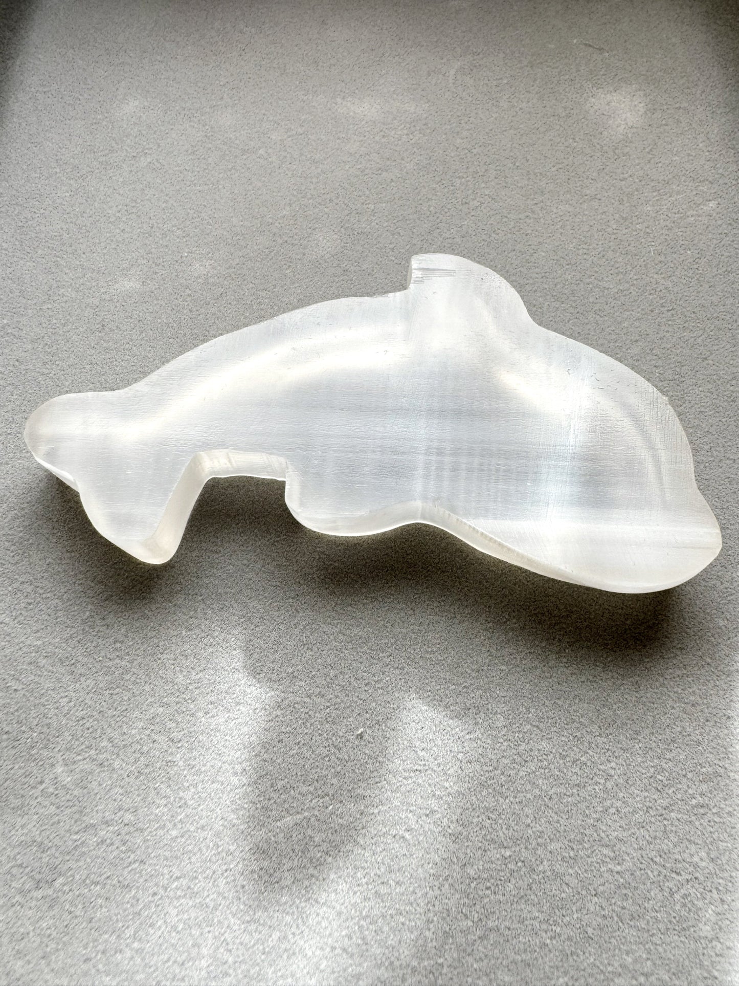 心をやさしく整える光の癒し｜セレナイト イルカプレート Selenite Dolphin Plate