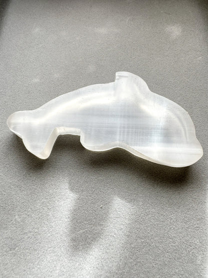 心をやさしく整える光の癒し｜セレナイト イルカプレート Selenite Dolphin Plate