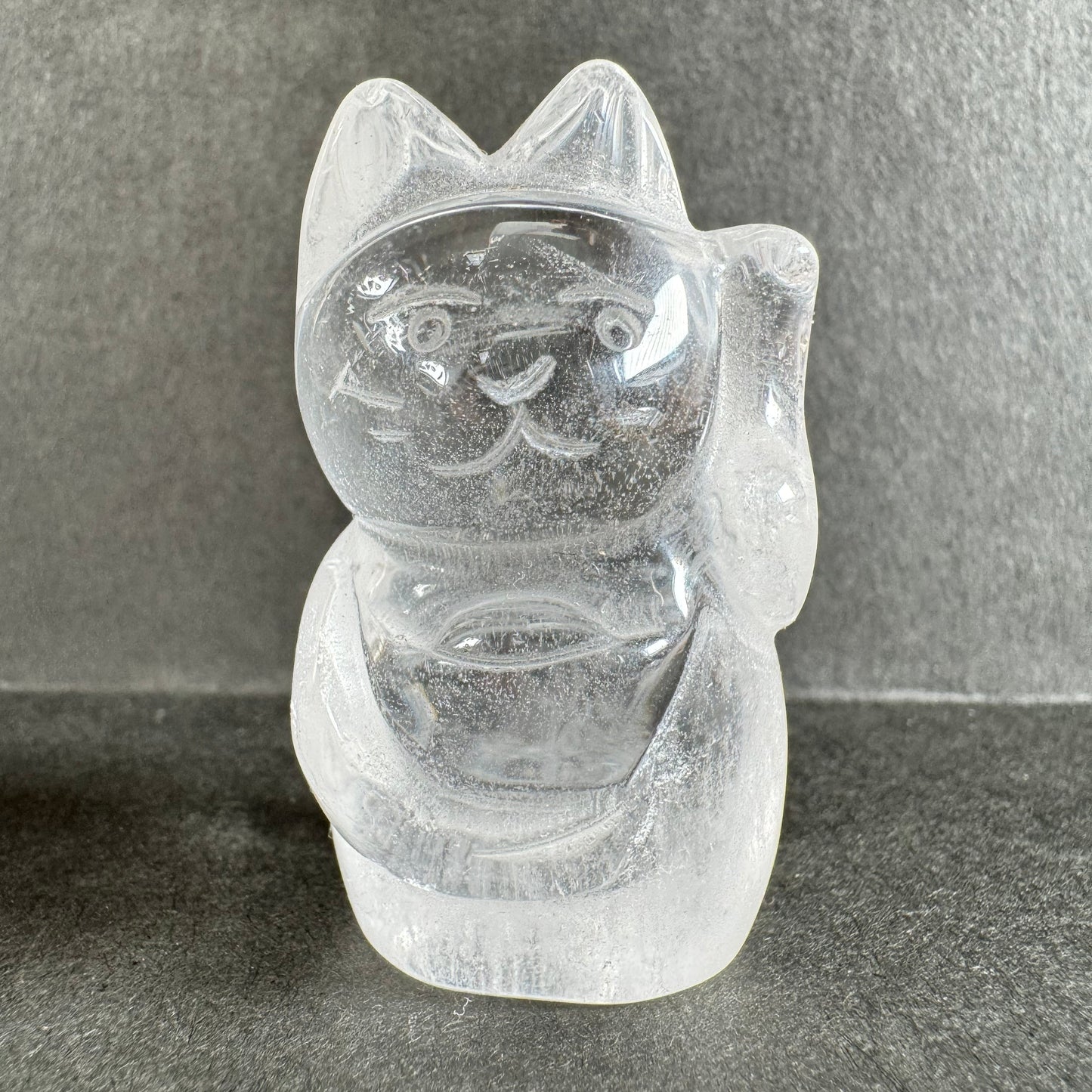 クリアクォーツ 招き猫（左手）｜人とのご縁を招く水晶