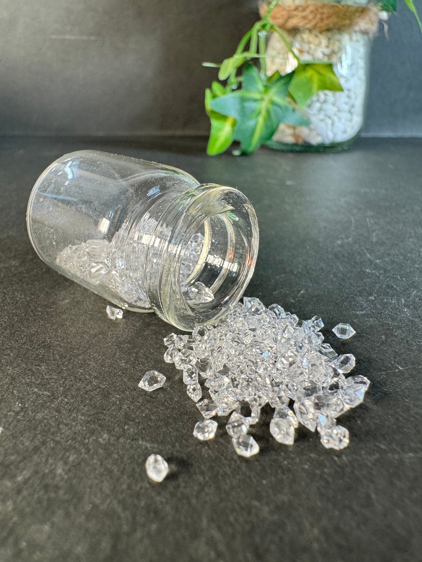 夢を叶える奇跡の石｜ハーキマーダイヤモンド 瓶入り Herkimer Diamond
ニューヨーク産