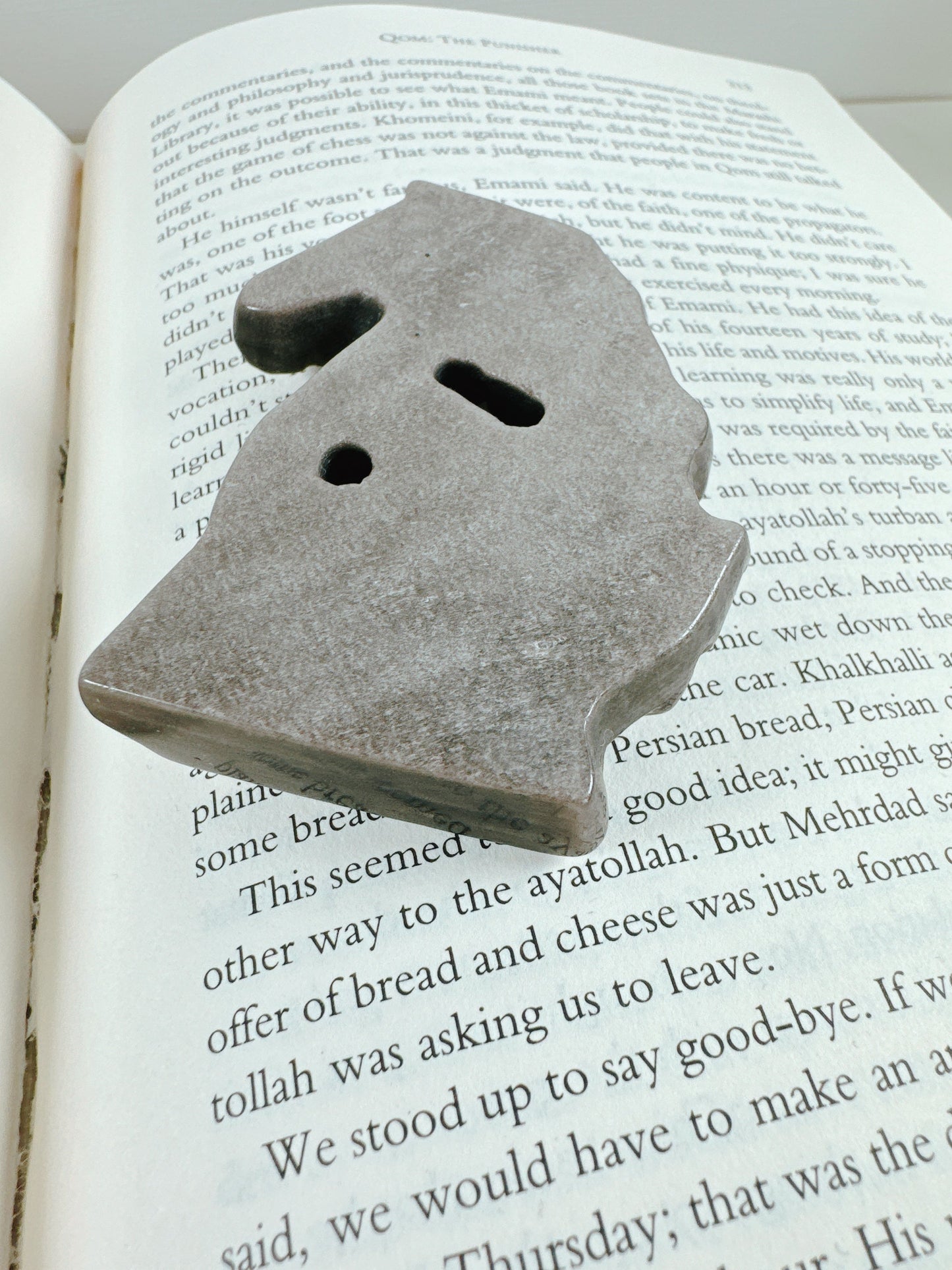 迷いの中にも光を見つけられる石｜シルバーオブシディアン 馬　Silver Obsidian Horse