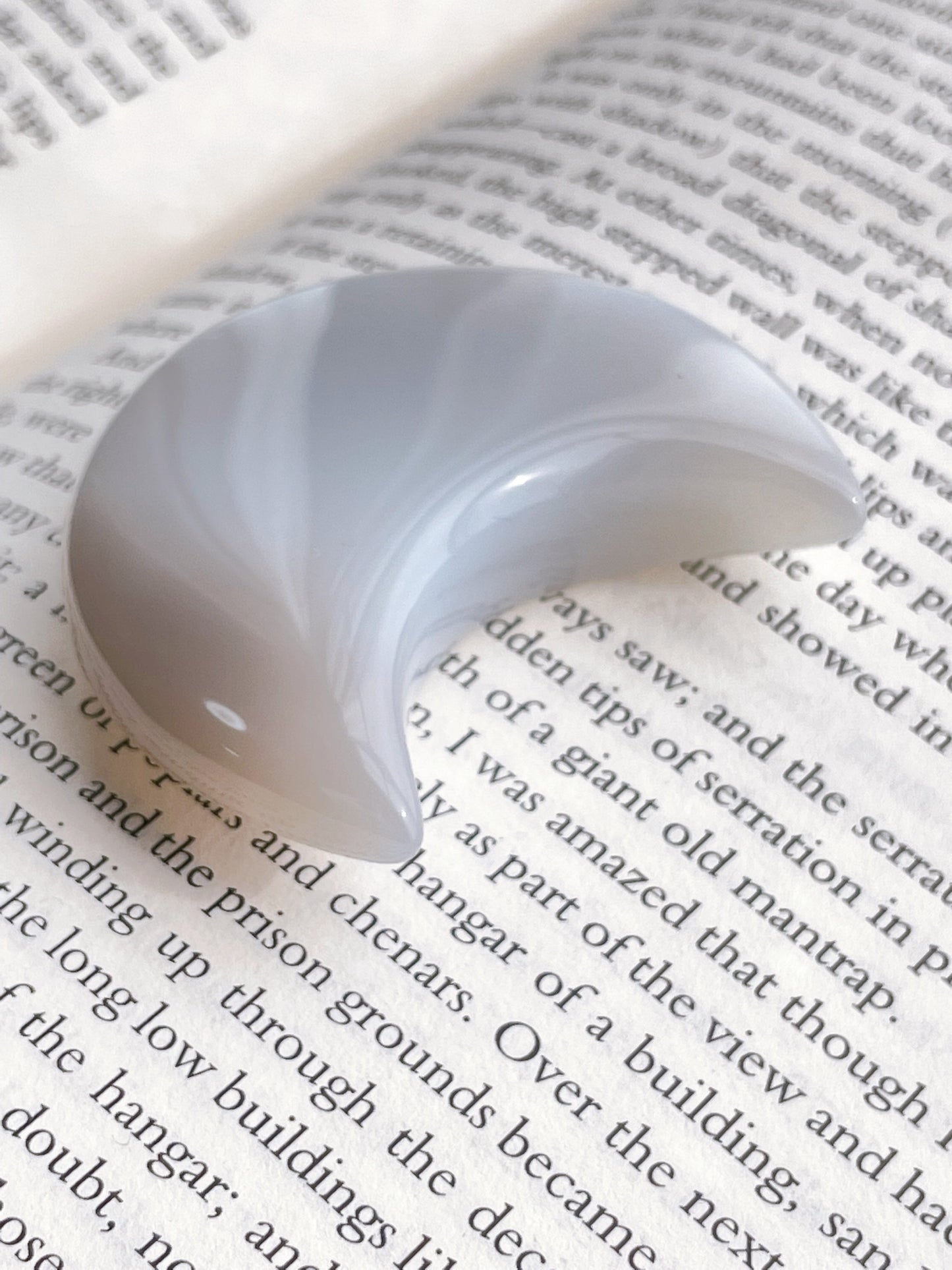 満月の魔法が宿る神秘の石｜ドゥルージーアゲート・月型 パワーストーン Druzy Agate Moon