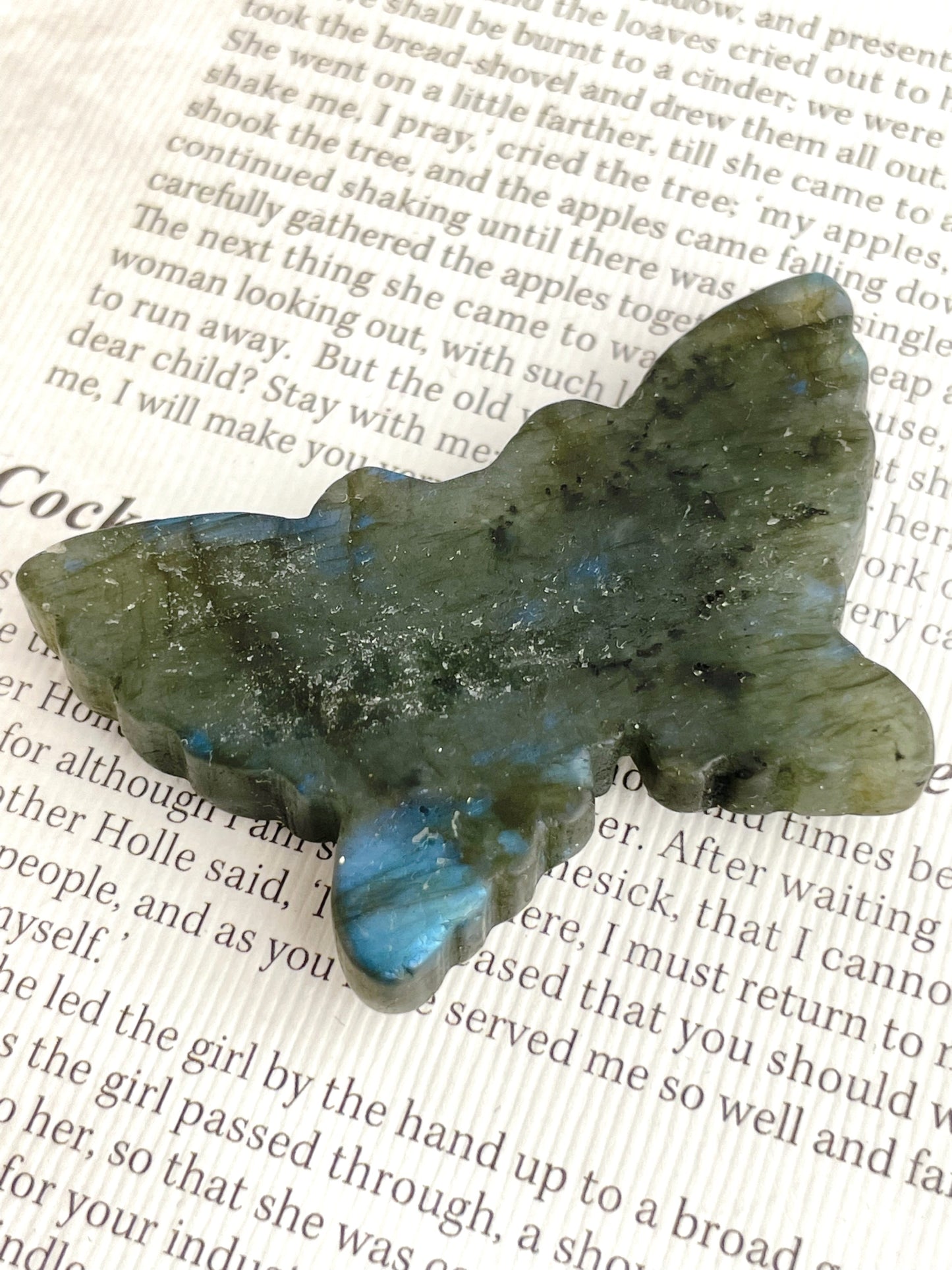 新しい自分に出会える石｜ラブラドライト 蝶形 Labradorite Butterfly