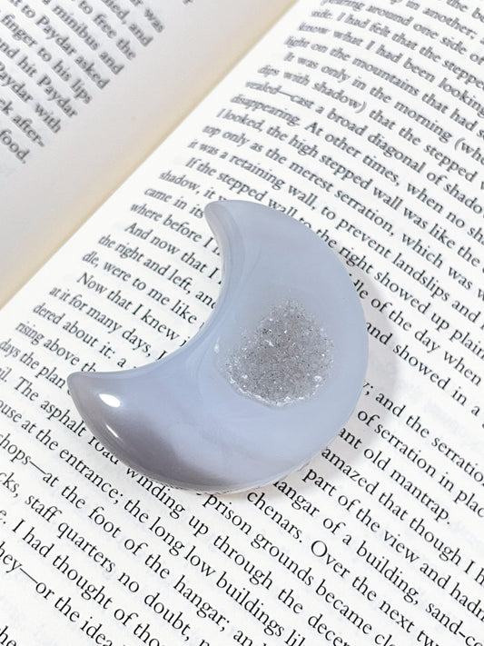 満月の魔法が宿る神秘の石｜ドゥルージーアゲート・月型 パワーストーン Druzy Agate Moon