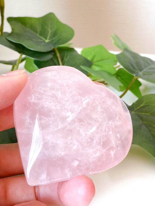 愛される私になれる癒しの石｜ローズクォーツ ハート型 Rose Quartz Heart