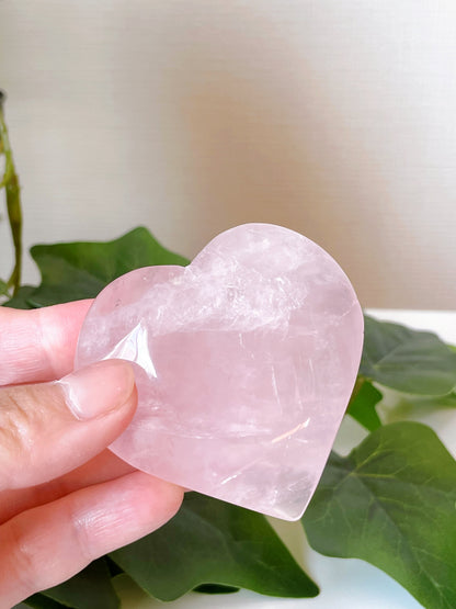 愛される私になれる癒しの石｜ローズクォーツ ハート型 Rose Quartz Heart