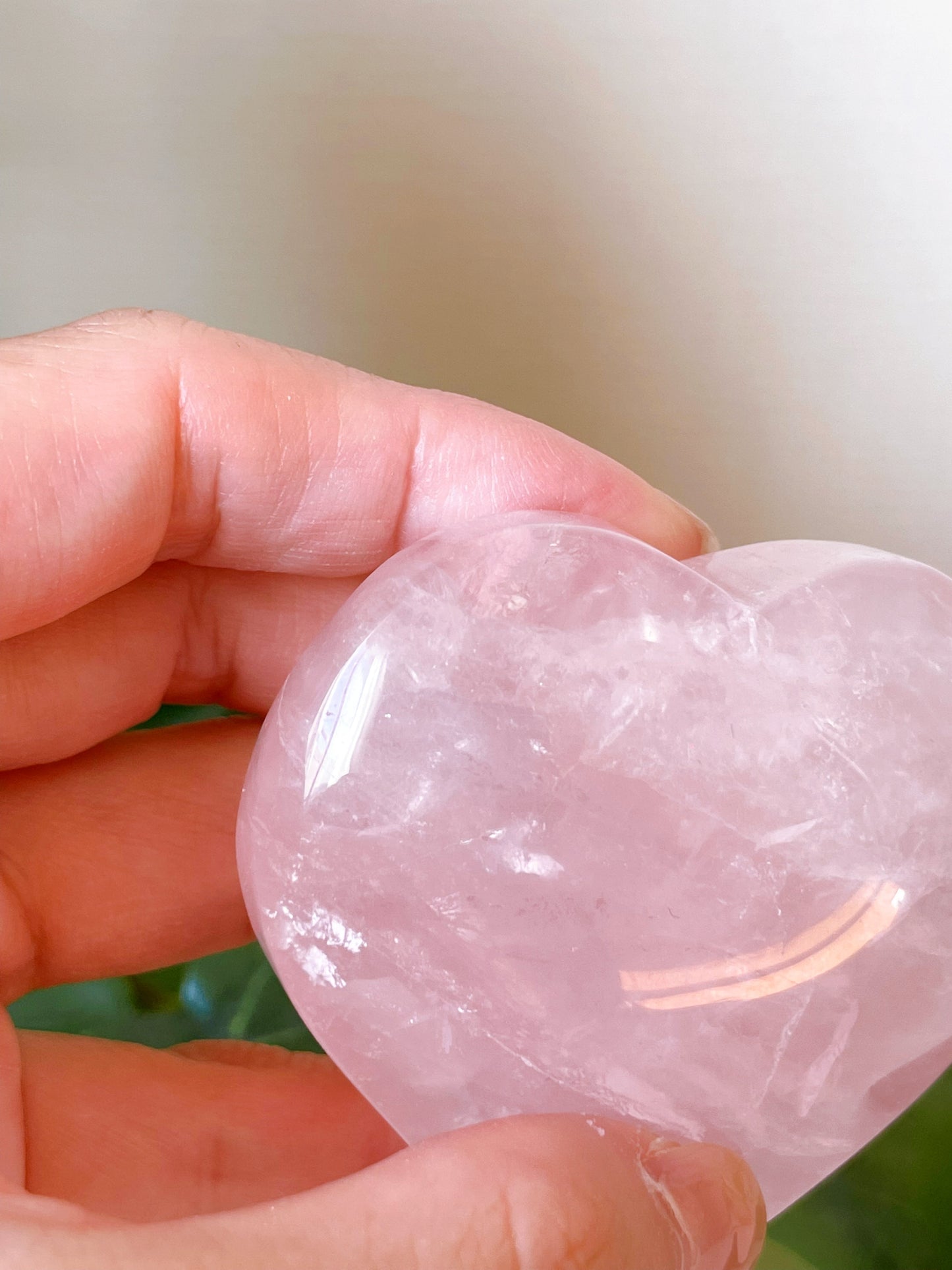 愛される私になれる癒しの石｜ローズクォーツ ハート型 Rose Quartz Heart