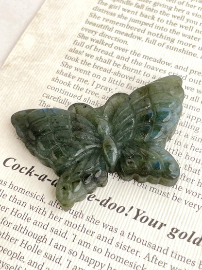 新しい自分に出会える石｜ラブラドライト 蝶形 Labradorite Butterfly