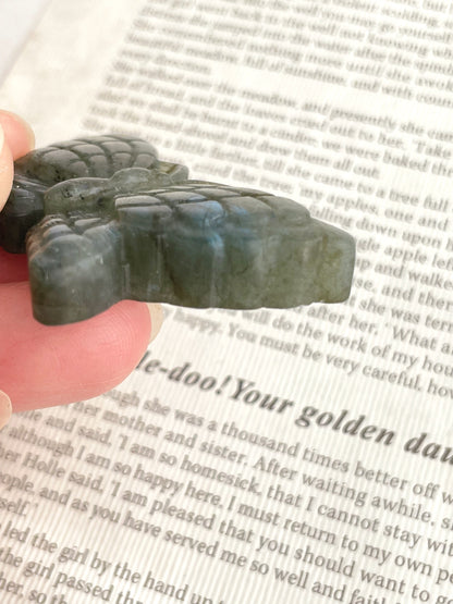 新しい自分に出会える石｜ラブラドライト 蝶形 Labradorite Butterfly