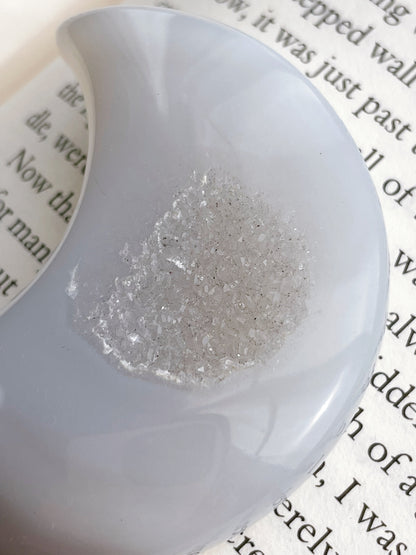 満月の魔法が宿る神秘の石｜ドゥルージーアゲート・月型 パワーストーン Druzy Agate Moon